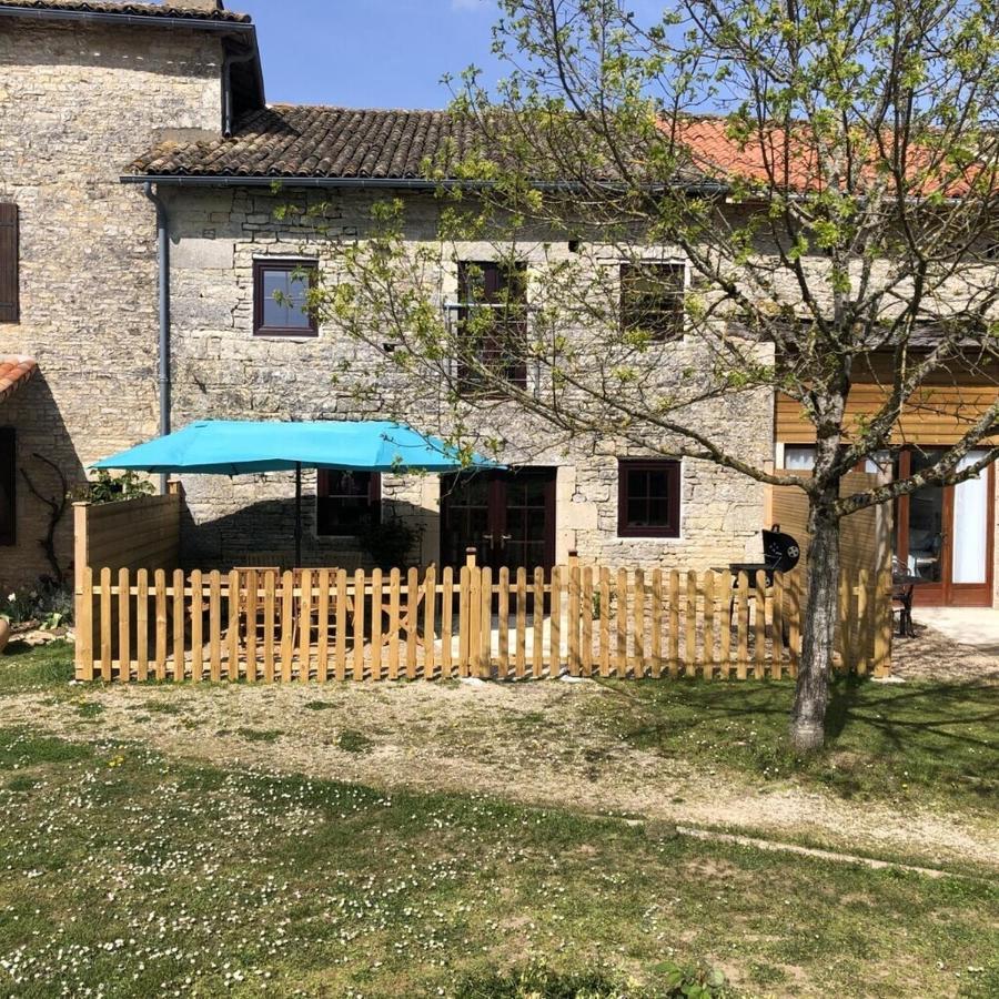 Blacksmiths Cottage In Blanzay - 3 Beds Exteriér fotografie